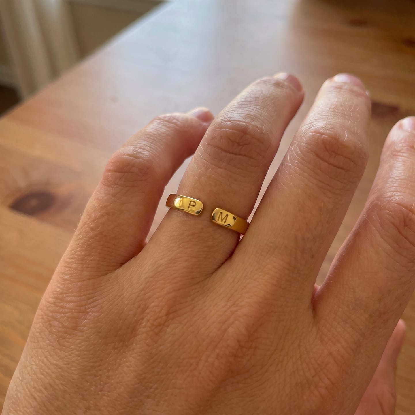 Customer photo review of Anillo Iniciales