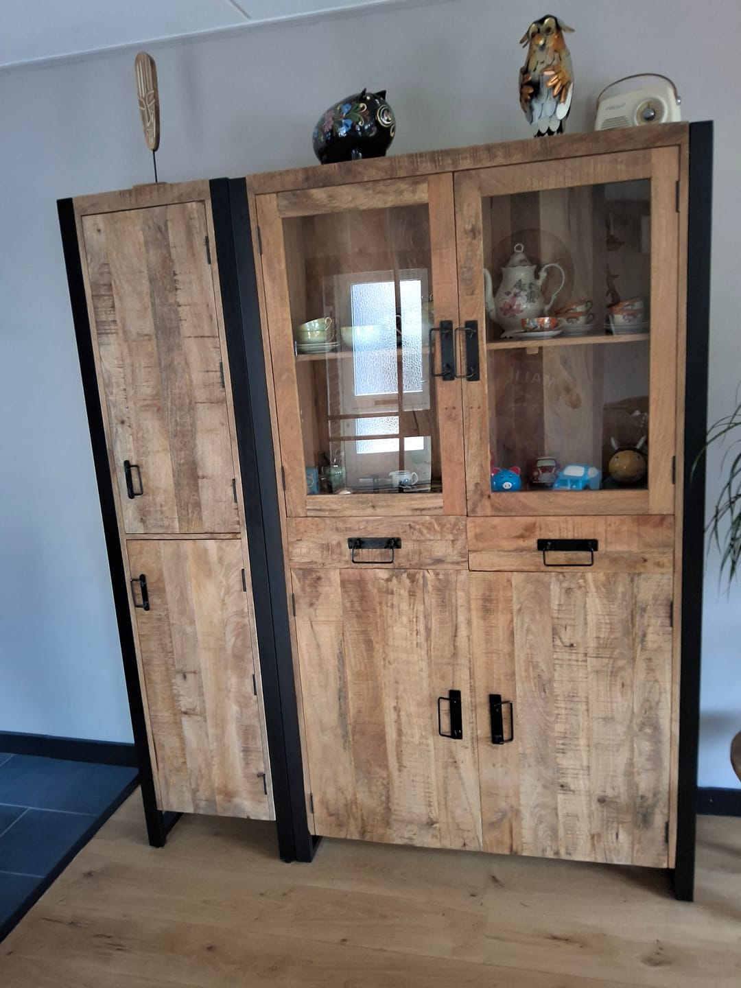 Customer photo review of Smalle hoge kast Britt Mangohout Staal 50x40x200cm