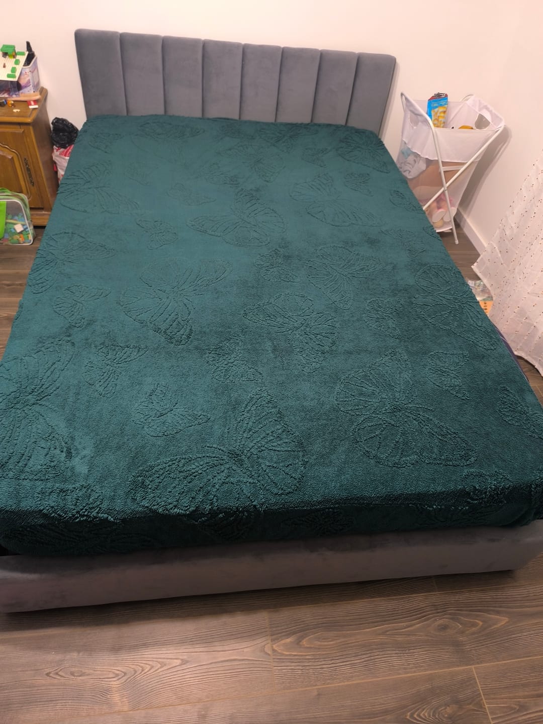 Customer photo review of Pat 140 cm MONTREAL, stofa catifelata gri, cu somiera si spatiu depozitare