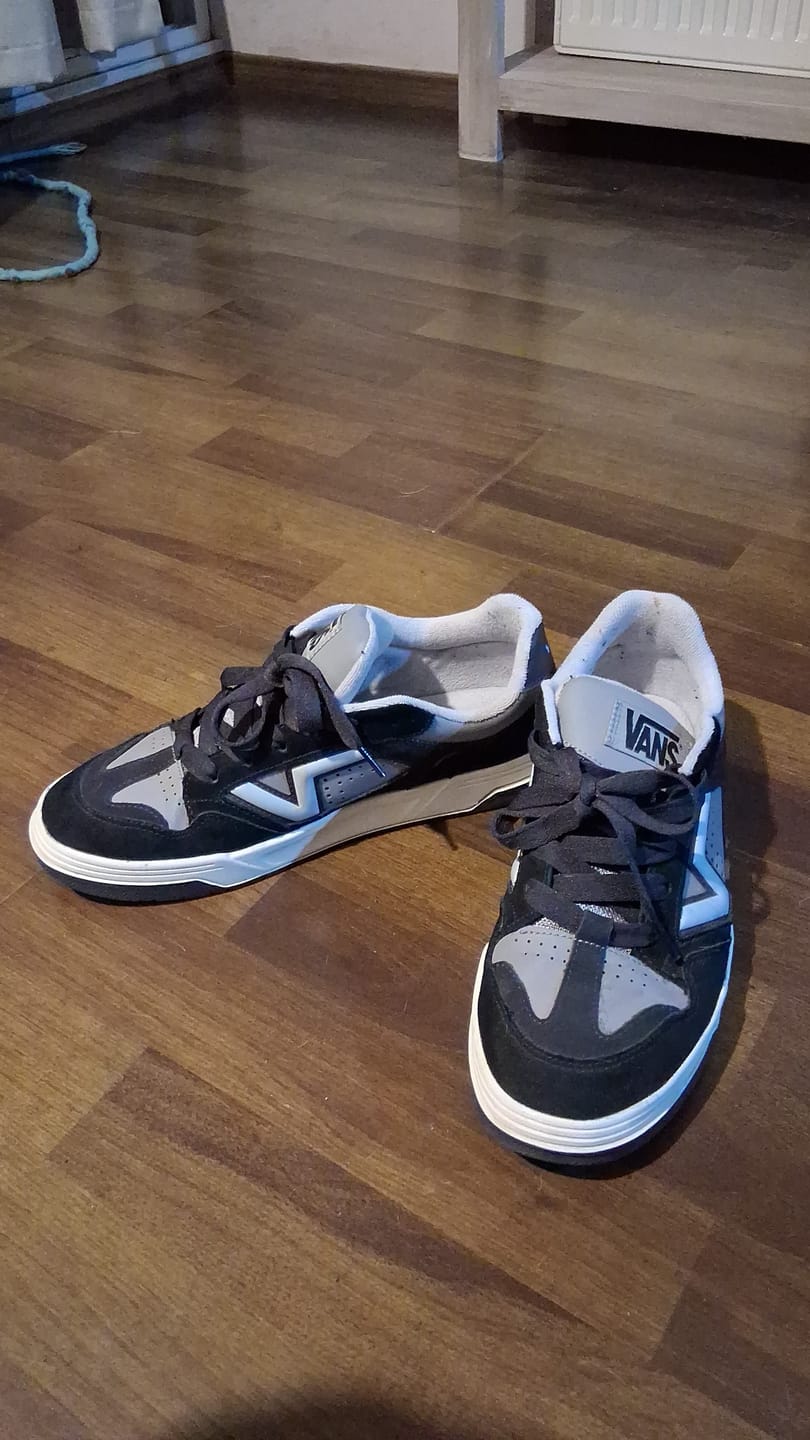 Customer photo review of Zapatilla Vans Upland Unisex Negro