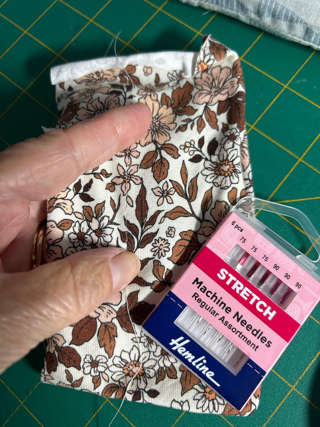 Customer photo review of Stretch Machine Needles Hemline