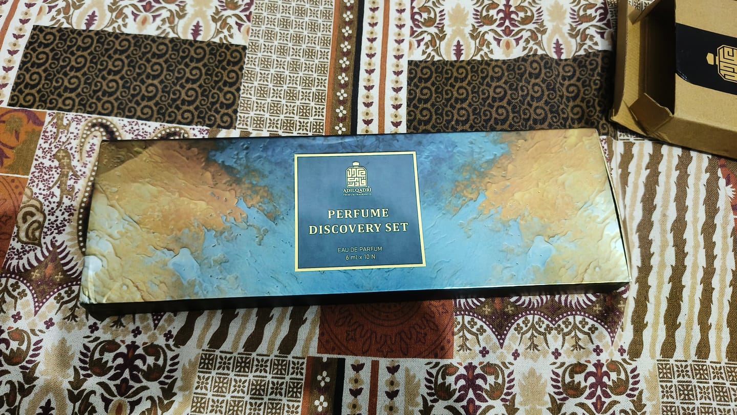 Customer photo review of Perfume Sample Discovery Set – 10 Mini Perfume Sprays (6ml Each)