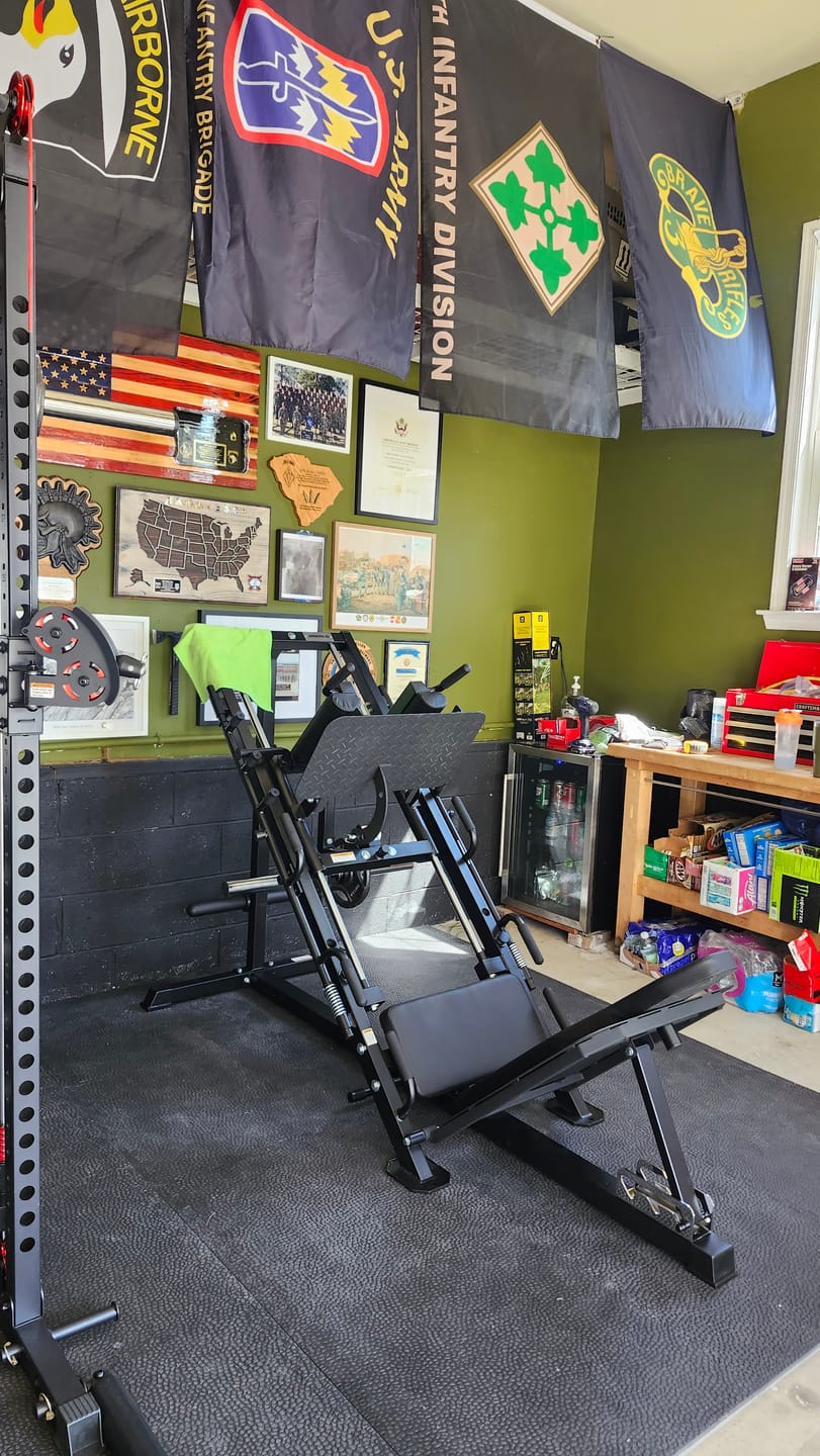 Customer photo review of 2-in-1 Leg Press Hack Squat Machine Combo DD10