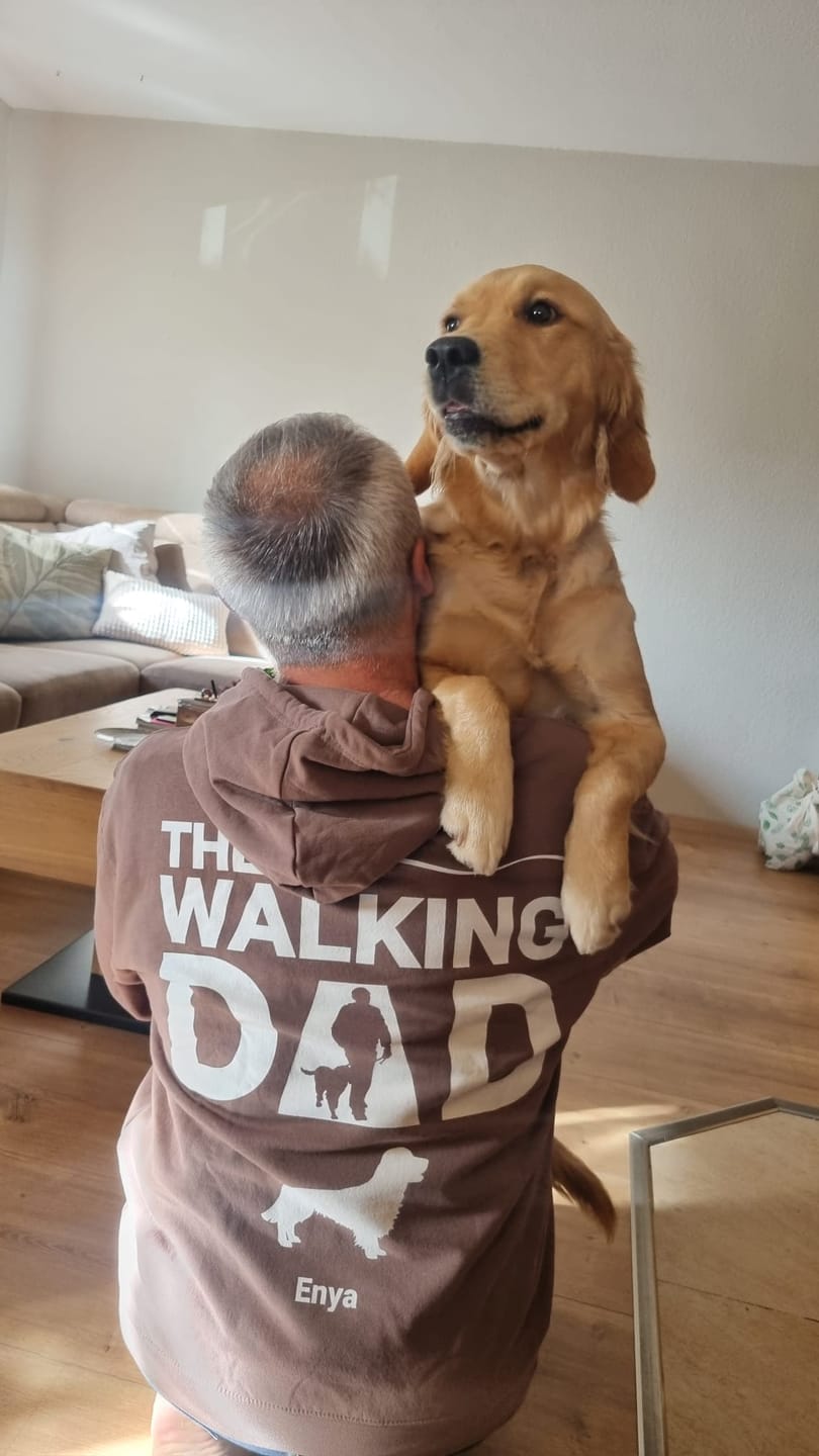 Customer photo review of Personalisierter Hoodie - The Walking Dad