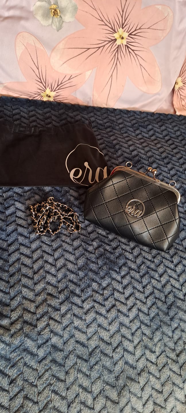 Customer photo review of ERA Mini Kisslock Chain Bag – Black