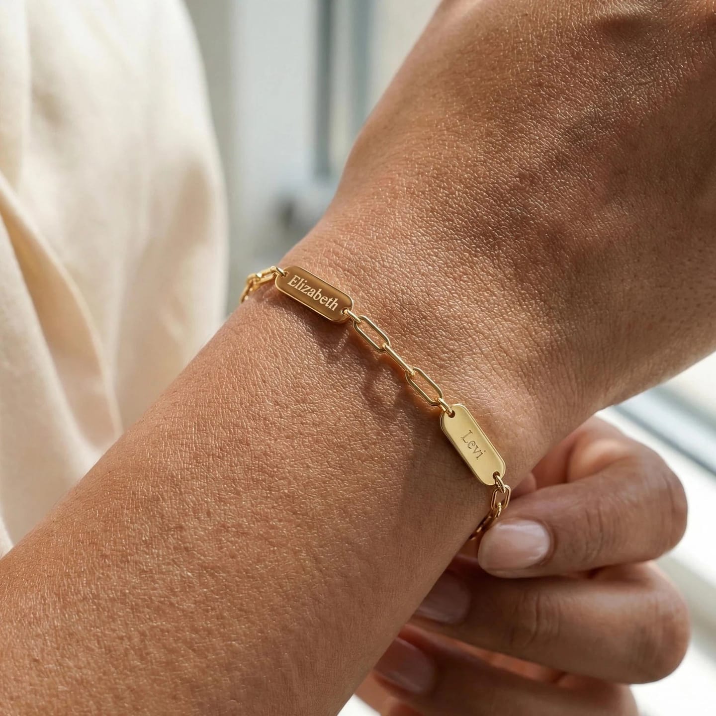 Customer photo review of Braccialetto personalizzato con incisioni