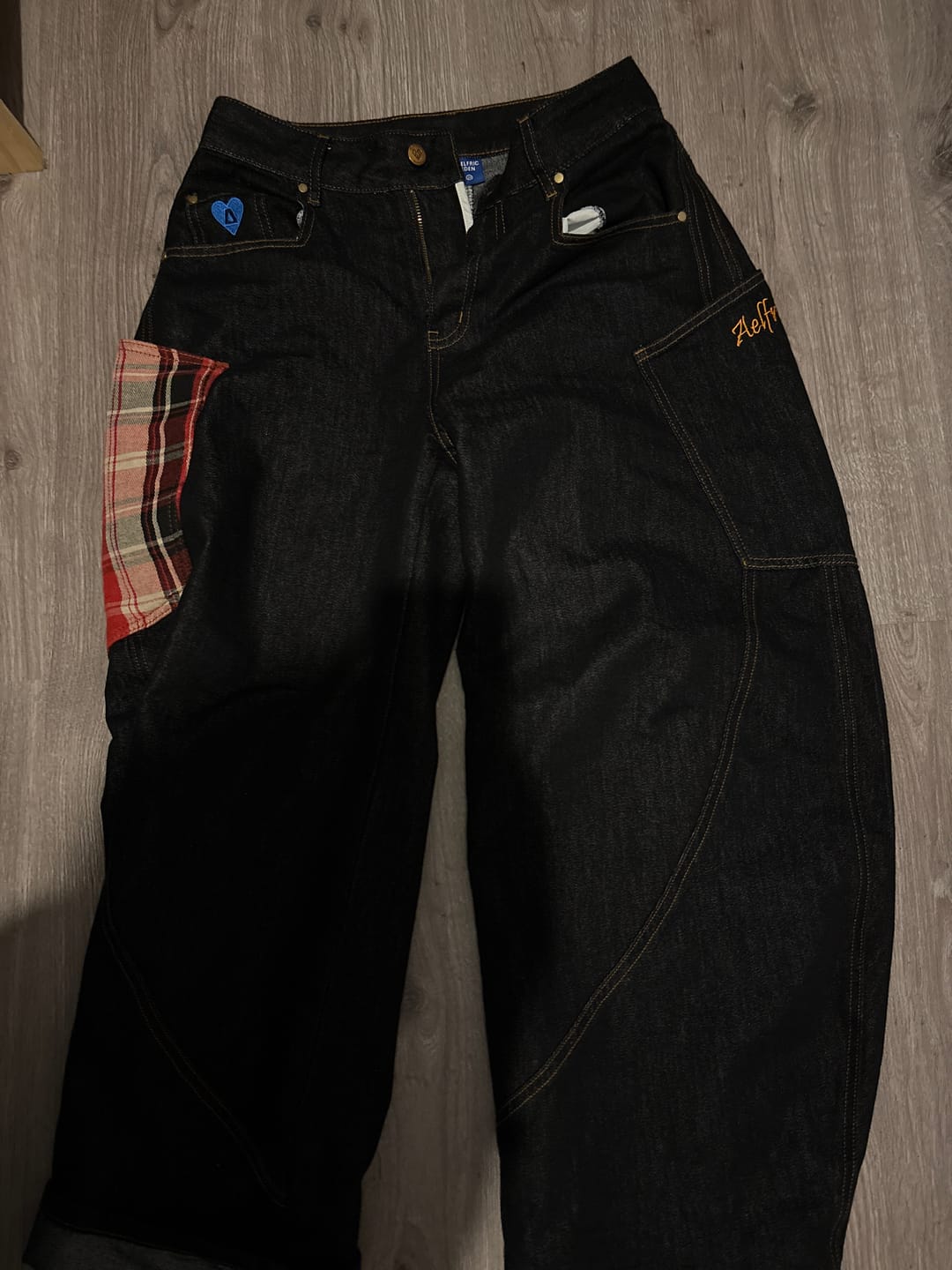 Customer photo review of Aelfric Eden BAGGY BARREL Jeans