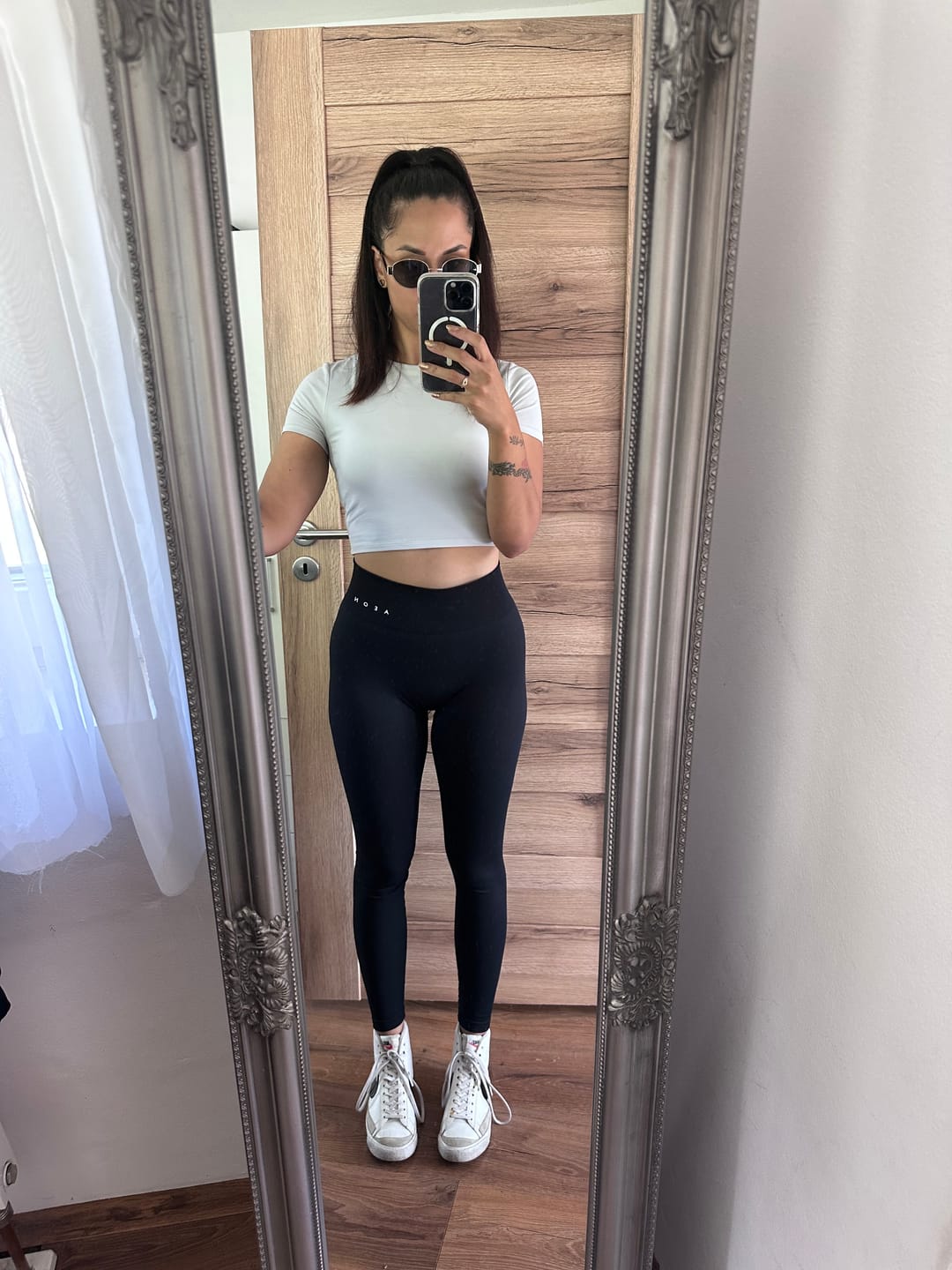 Customer photo review of MOTION BASE SEAMLESS LEGGINGS