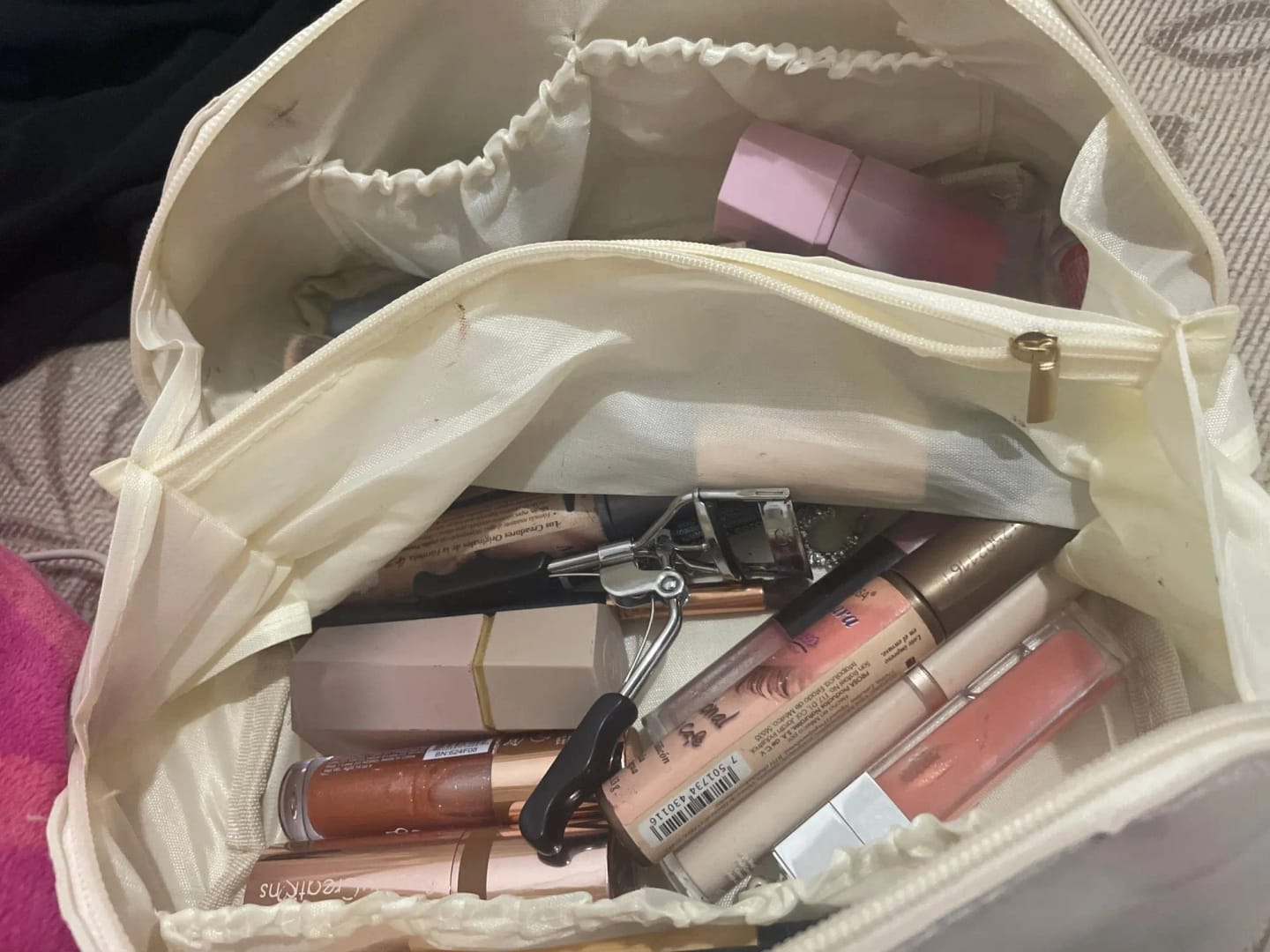 Customer photo review of Zippered Makeup Organizer Bag for Travel and Daily Use