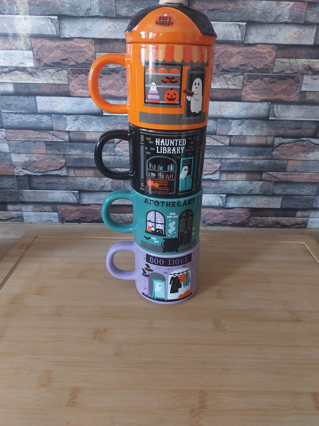 Customer photo review of Spooky Street Stapel-Tassen Set aus Keramik