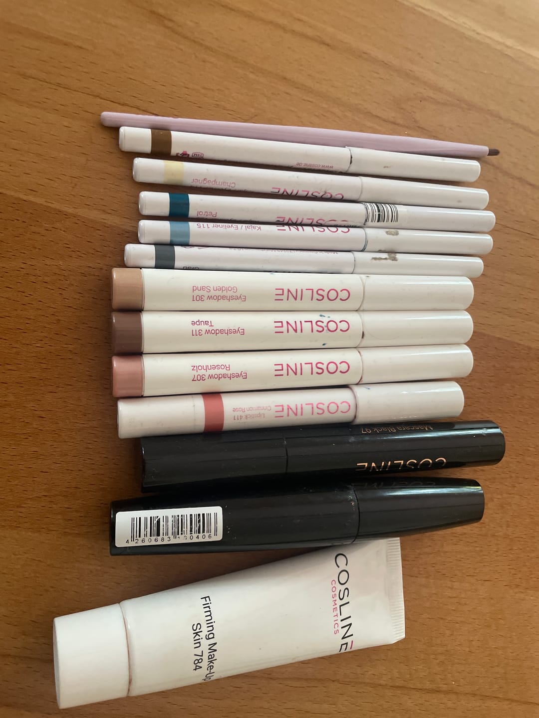 Customer photo review of 311 - Eyeshadow Taupe