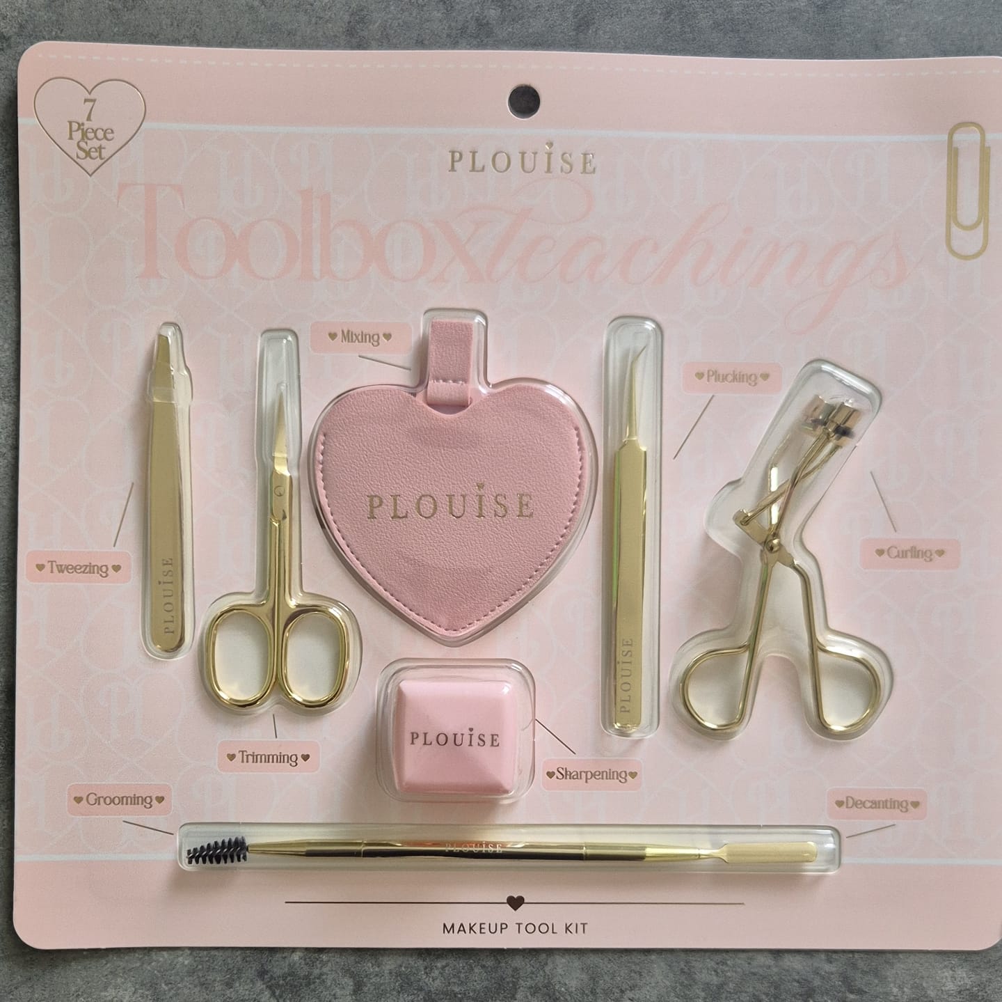 Customer photo review of Back to Business Toolbox Teachings Makeup & Beauty Tool Kit