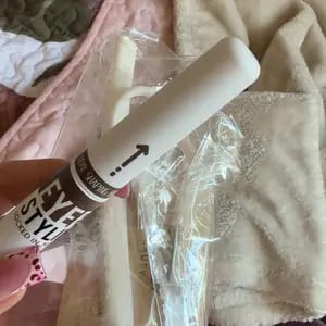 Customer photo review of Gel Sopracciglia Trasparente Tenuta Forte Waterproof 2 Pezzi