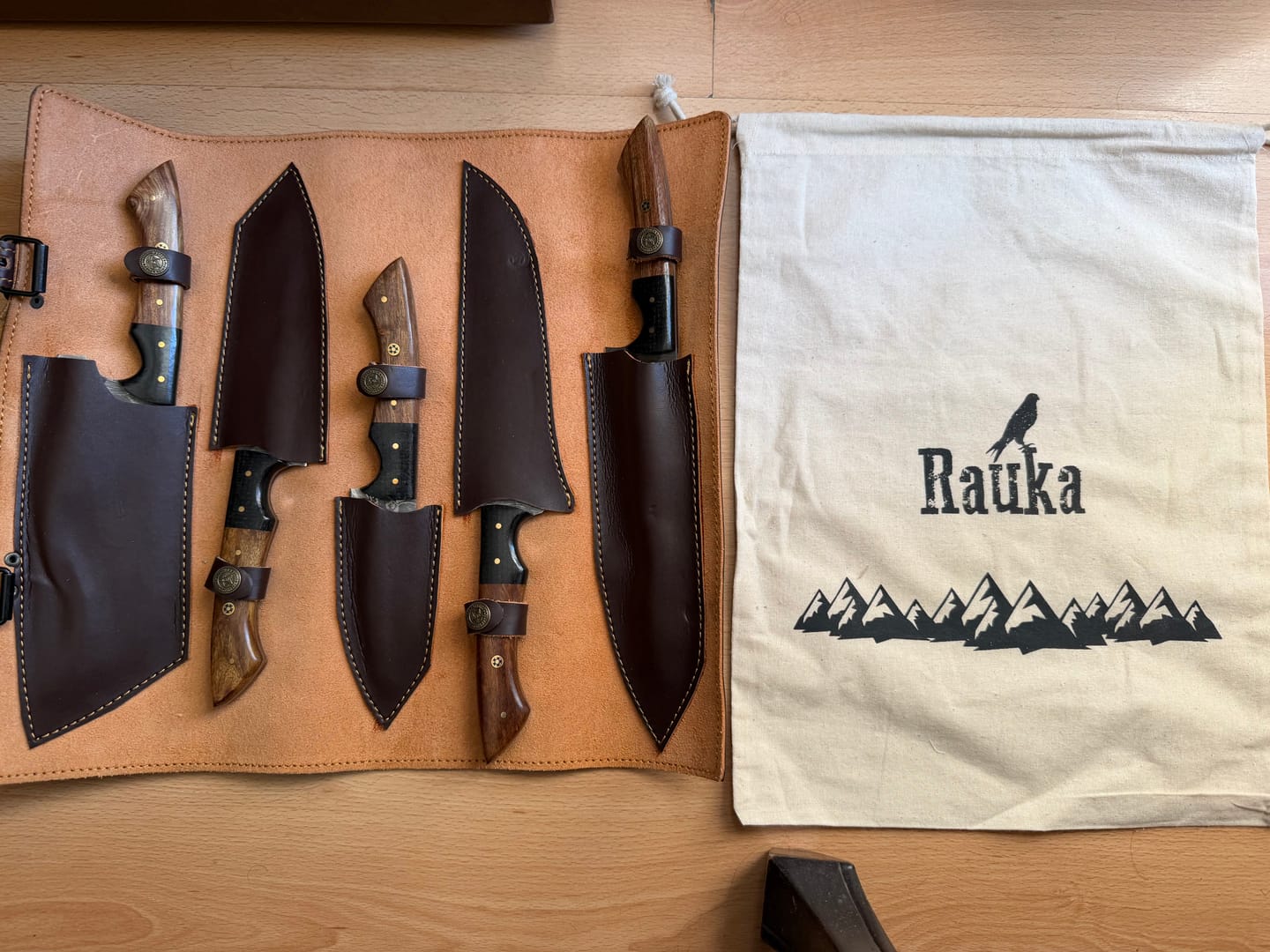 Customer photo review of Set de 5 Cuchillos de Cocina de Acero Damasco "Huerquehue"