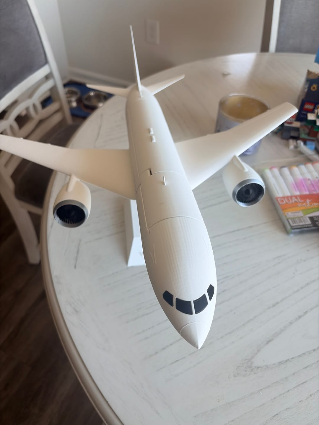 Customer photo review of 787-8 style aircraft model (1/100 scale)
