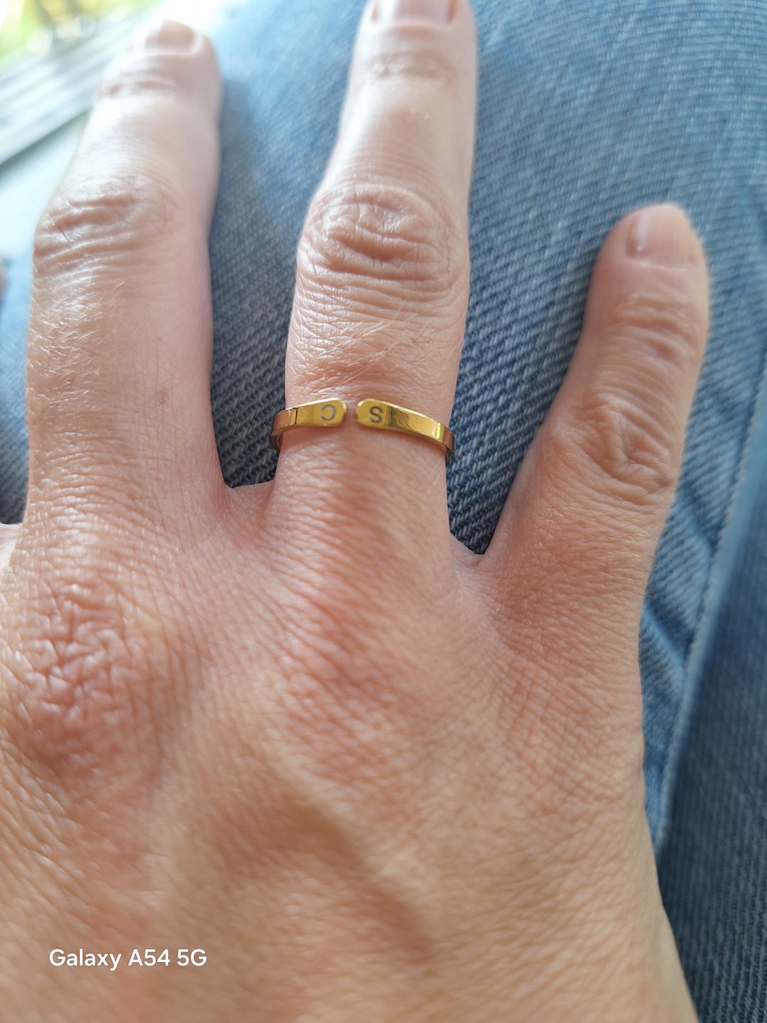 Customer photo review of Whisper verstellbarer Initialring