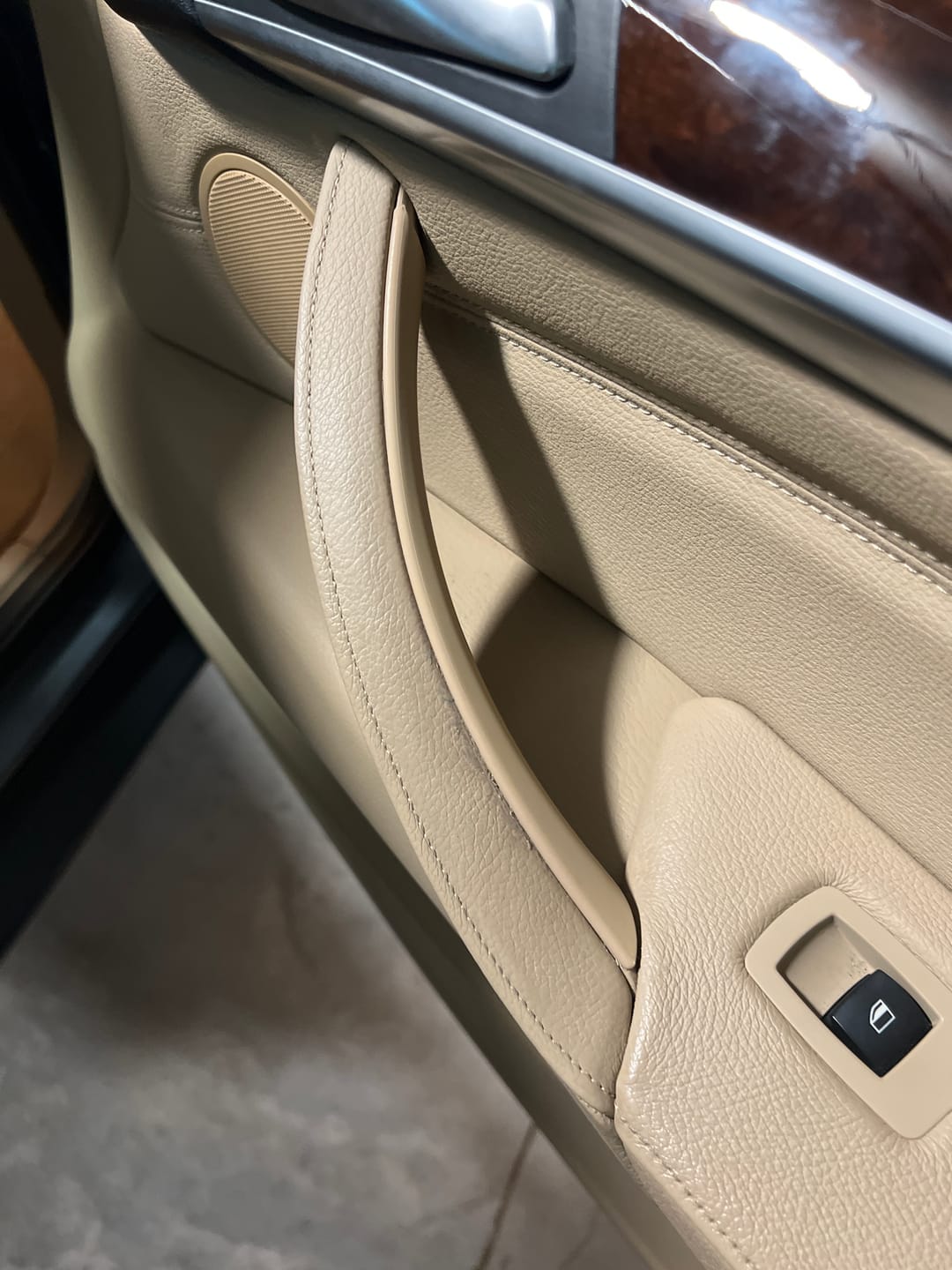 Customer photo review of For BMW X5 E70/X6 E71 Door Handle Covers – 3PCS Set for BMW X5 E70 (2007-2013) & X6 E71/E72 (2008-2014) Left and Right Side Interior Door Pull Handle Covers