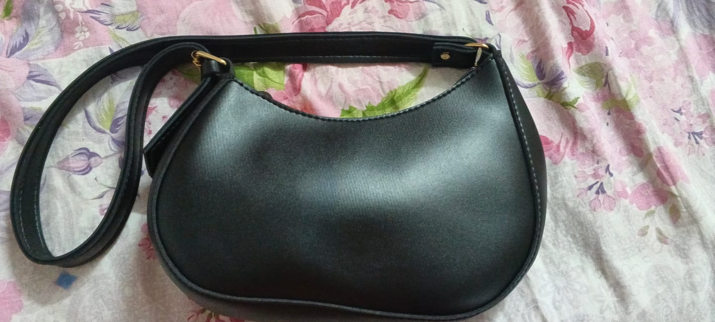 Customer photo review of Swift Style - Crossbody - Black