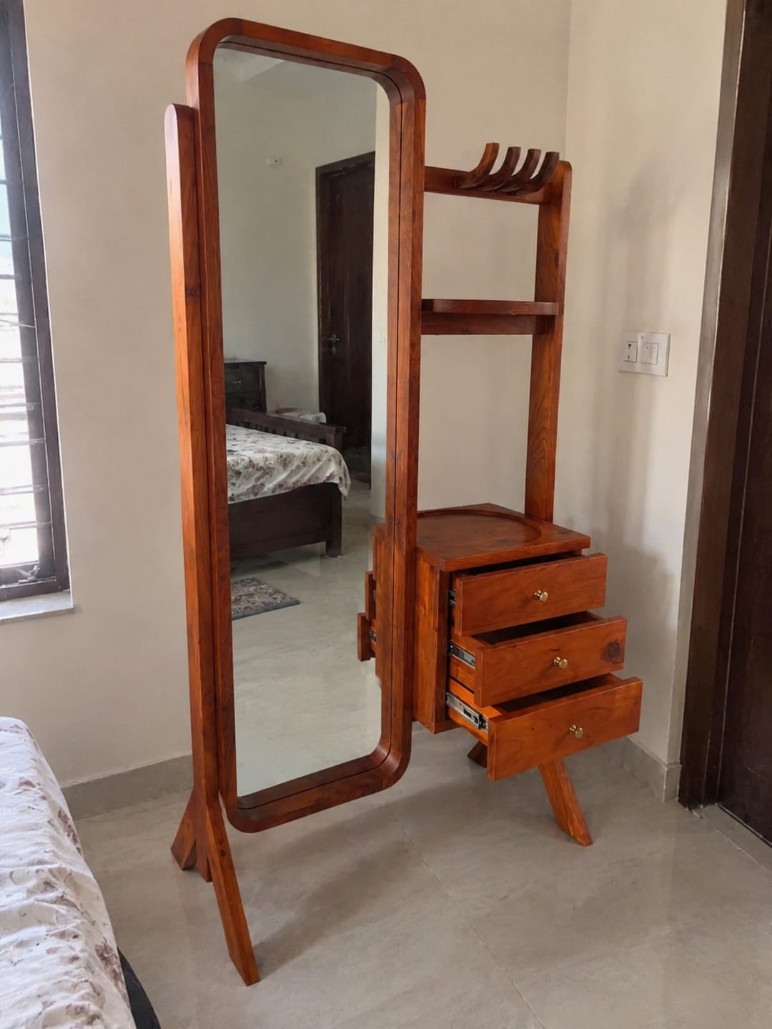 Customer photo review of Meghna solid wood dressing table with drawers for bedroom