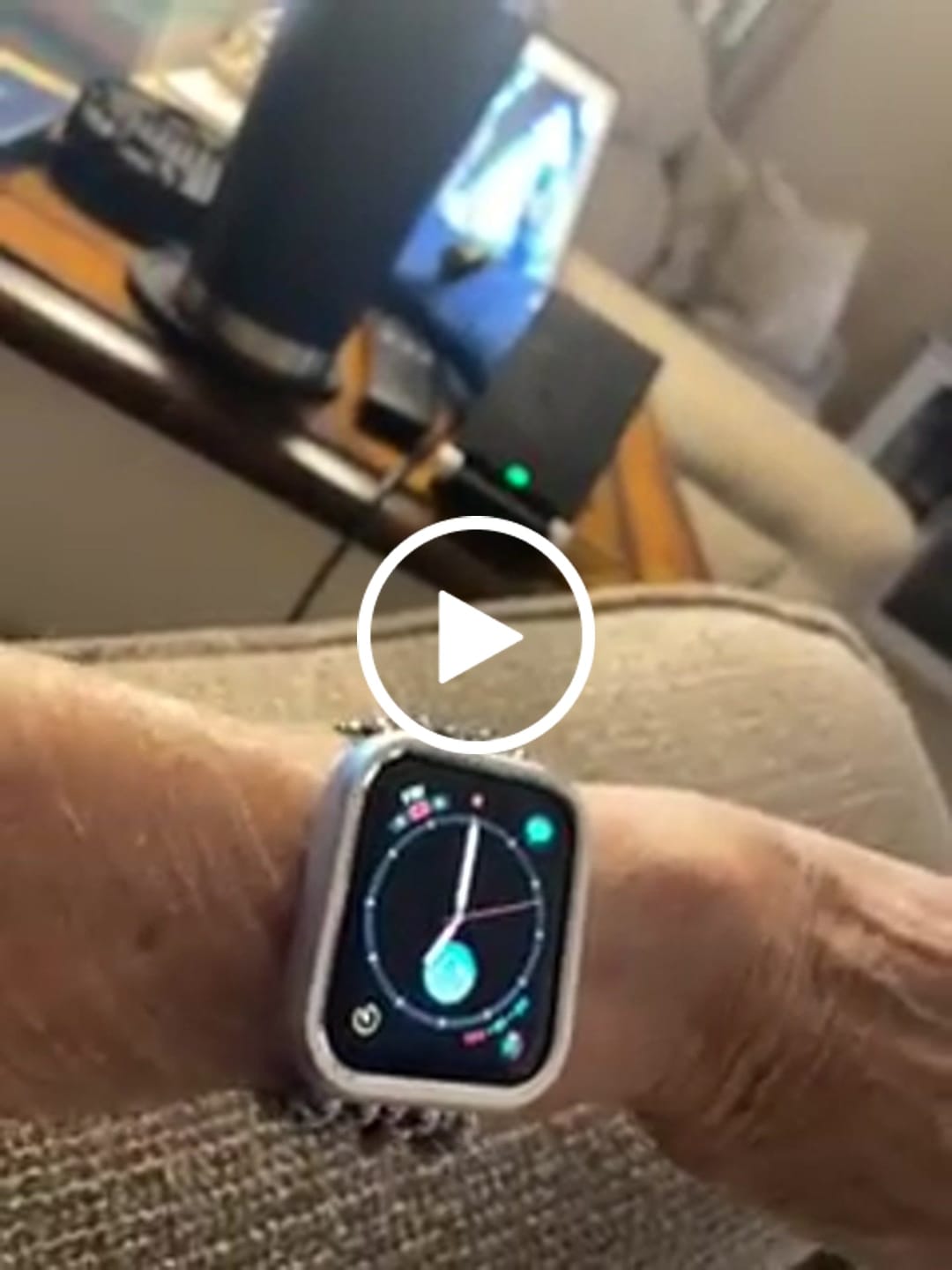 Customer video review of Eternal Glow Stretch Apple Watch Strap