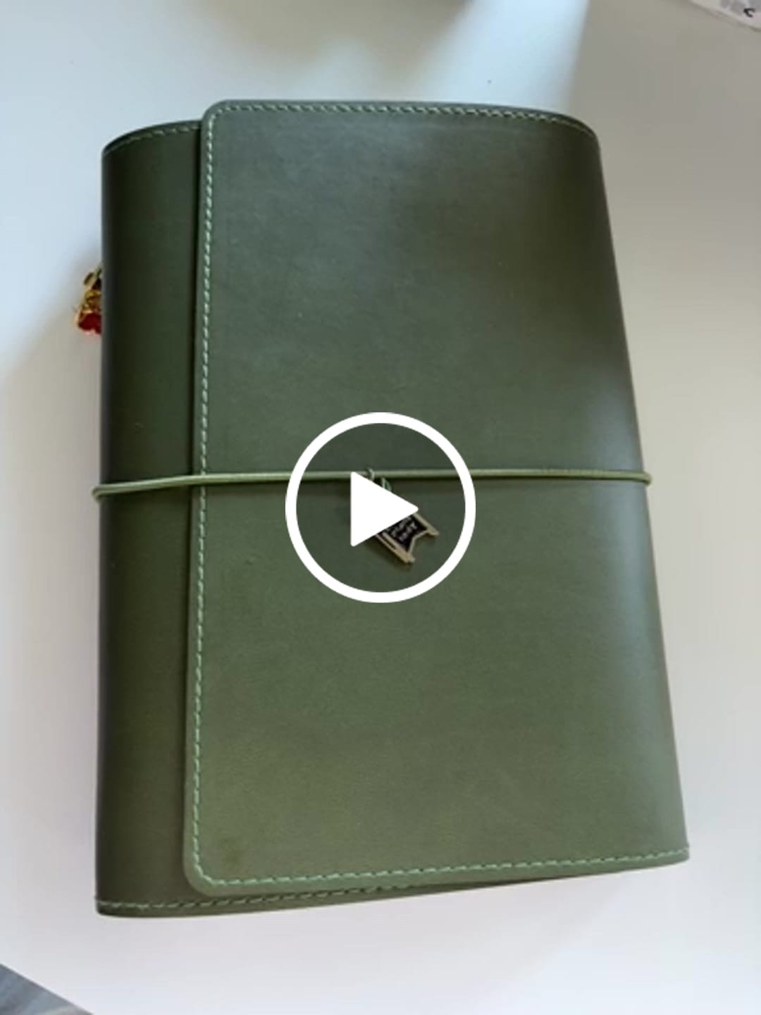 Customer video review of Refillable Folio in Vintage Olive