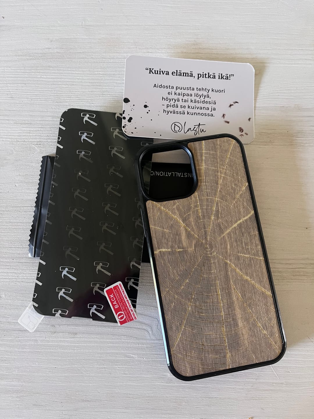 Customer photo review of KELO – Puhelimen kuoret tervatusta koivusta