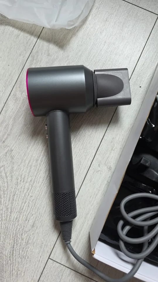 Customer photo review of Kyno — Secador profesional con cabezales magnéticos