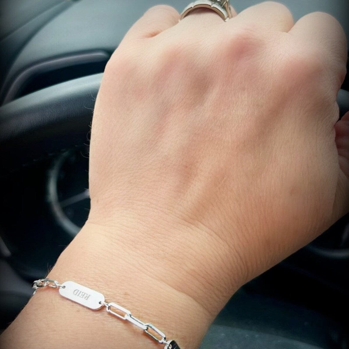 Customer photo review of Braccialetto personalizzato con incisioni
