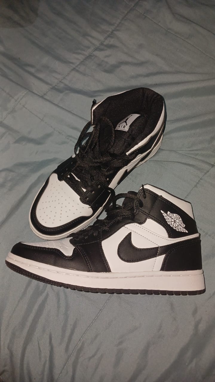 Customer photo review of Tenis Retro 1 Vaquita