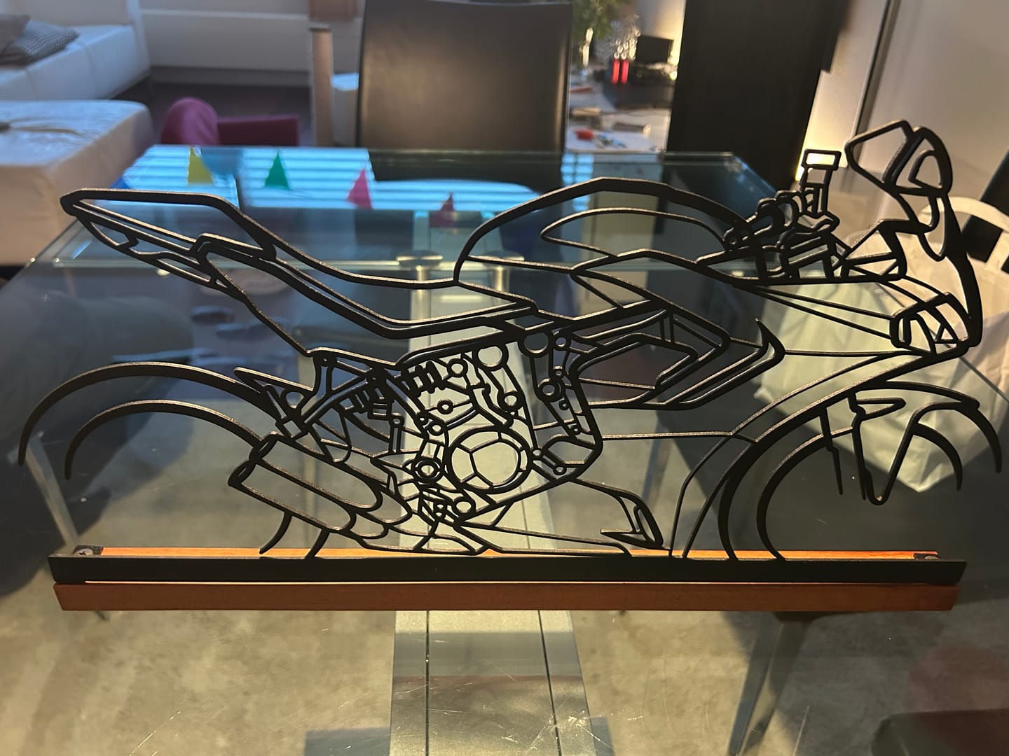 Customer photo review of SuperSport 950S 2022 Silhouette Metal Art Stand