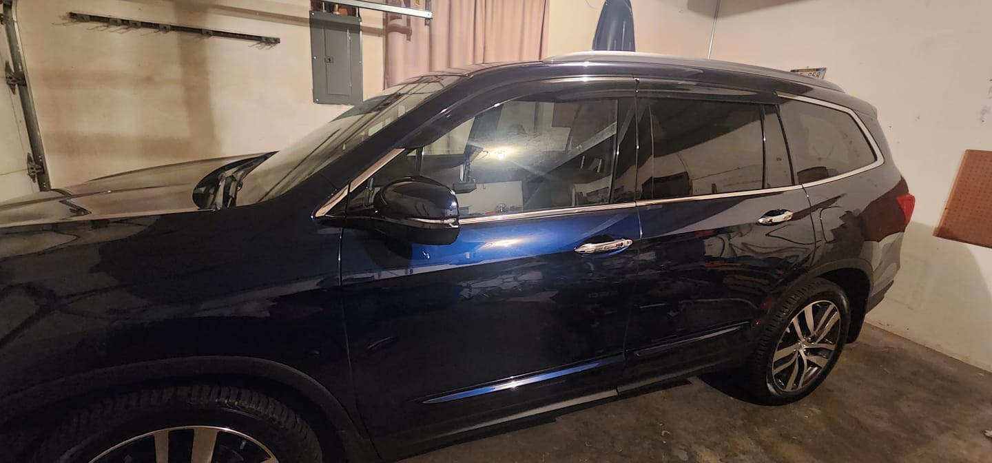 Customer photo review of 2016-21 Honda Pilot Window Visors Wind Deflectors Rain Guards