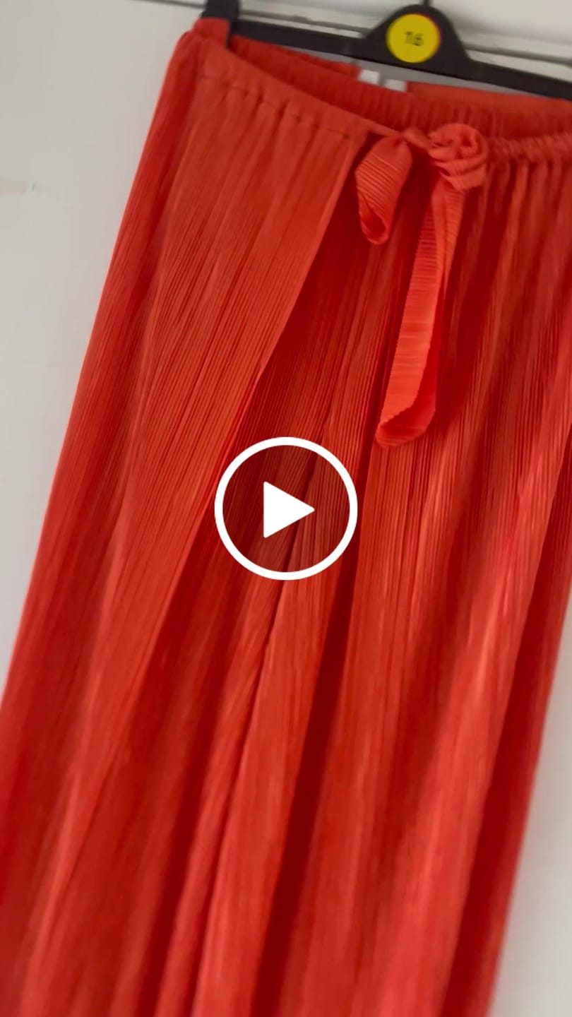 Customer video review of Orange Plisse Pleated 2 Way Stretch Fabric