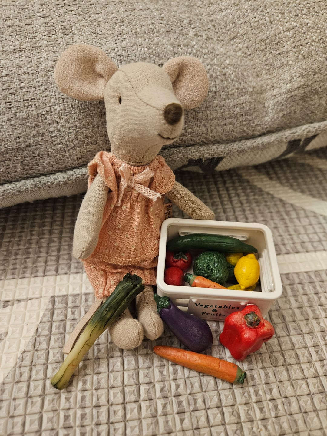 Customer photo review of Vegetables & Fruits Set with Metal Crate, 1:6 & 1:12 Scale (14-Piece)