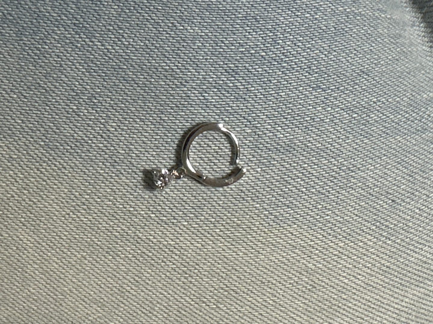 Customer photo review of Arracada Lisa Con Mini Zirconia