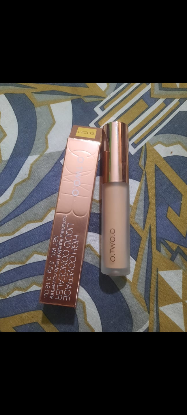 Customer photo review of O.TWO.O HIGH COVERAGE LIQUID CONCEALER