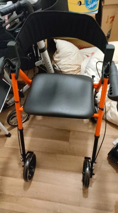 Customer photo review of Déambulateur Pliable avec Siège