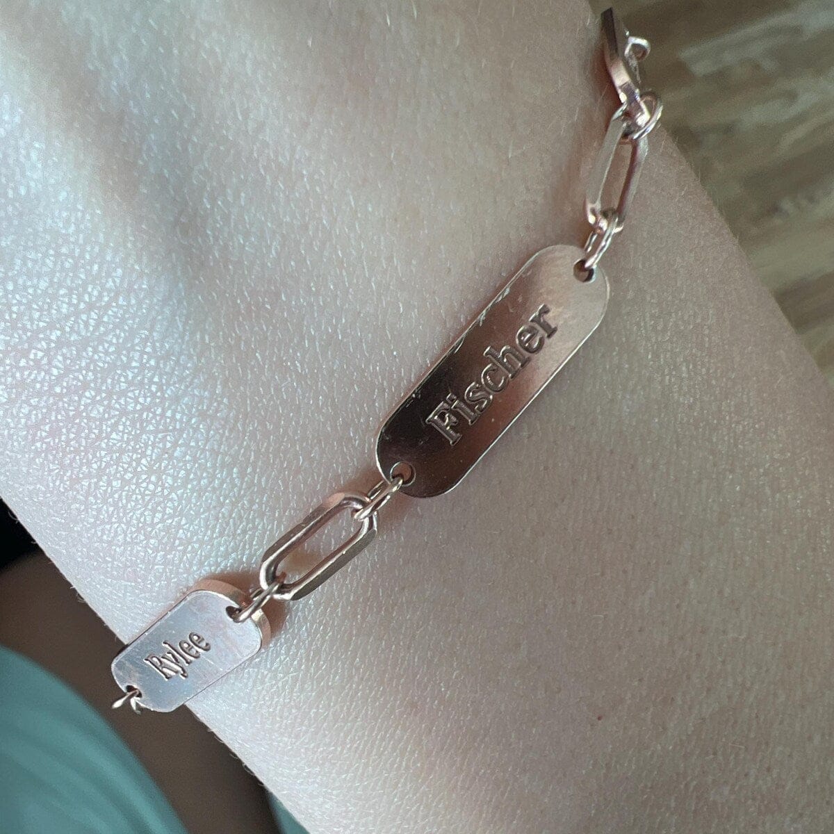 Customer photo review of Braccialetto personalizzato con incisioni