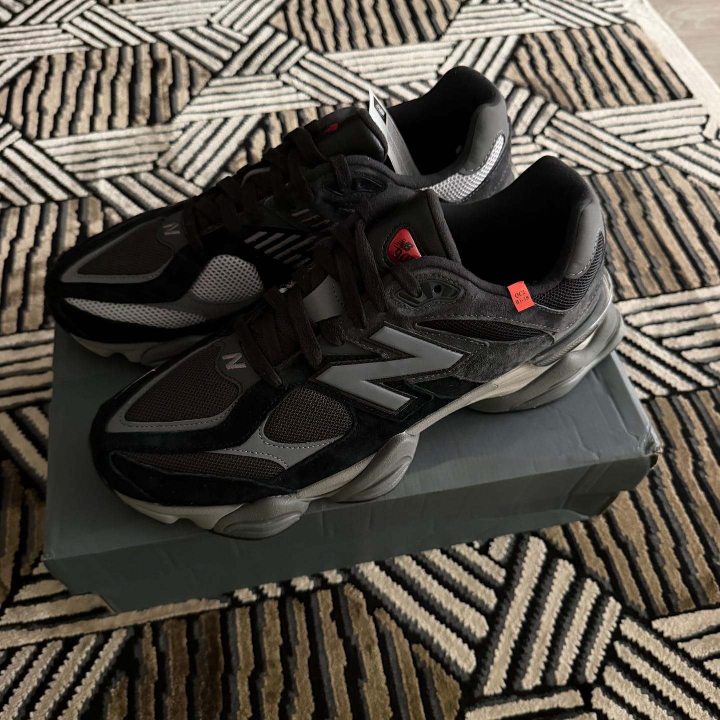 Customer photo review of New Balance 9060 Black with Castlerock and Rain Cloud U9060BLK
