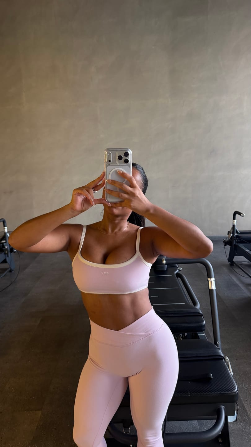 Customer photo review of The V Legging Parfait