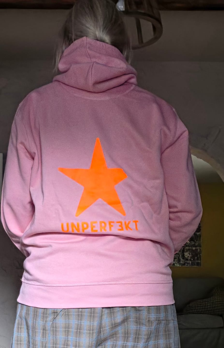 Customer photo review of Organic Unisex Hoodie »Unperfekt Neon Edition« hochwertig bedruckt und bestickt