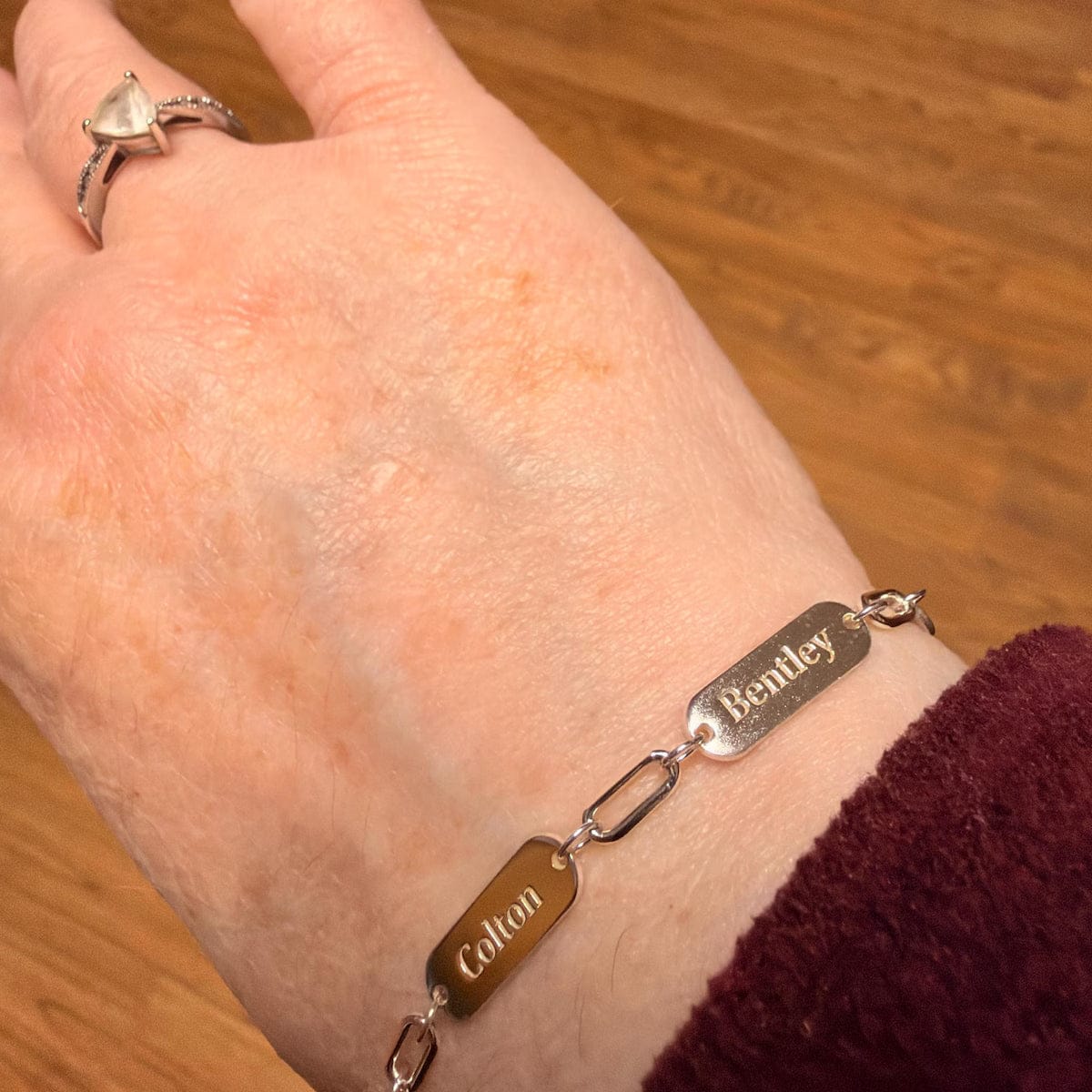 Customer photo review of Braccialetto personalizzato con incisioni
