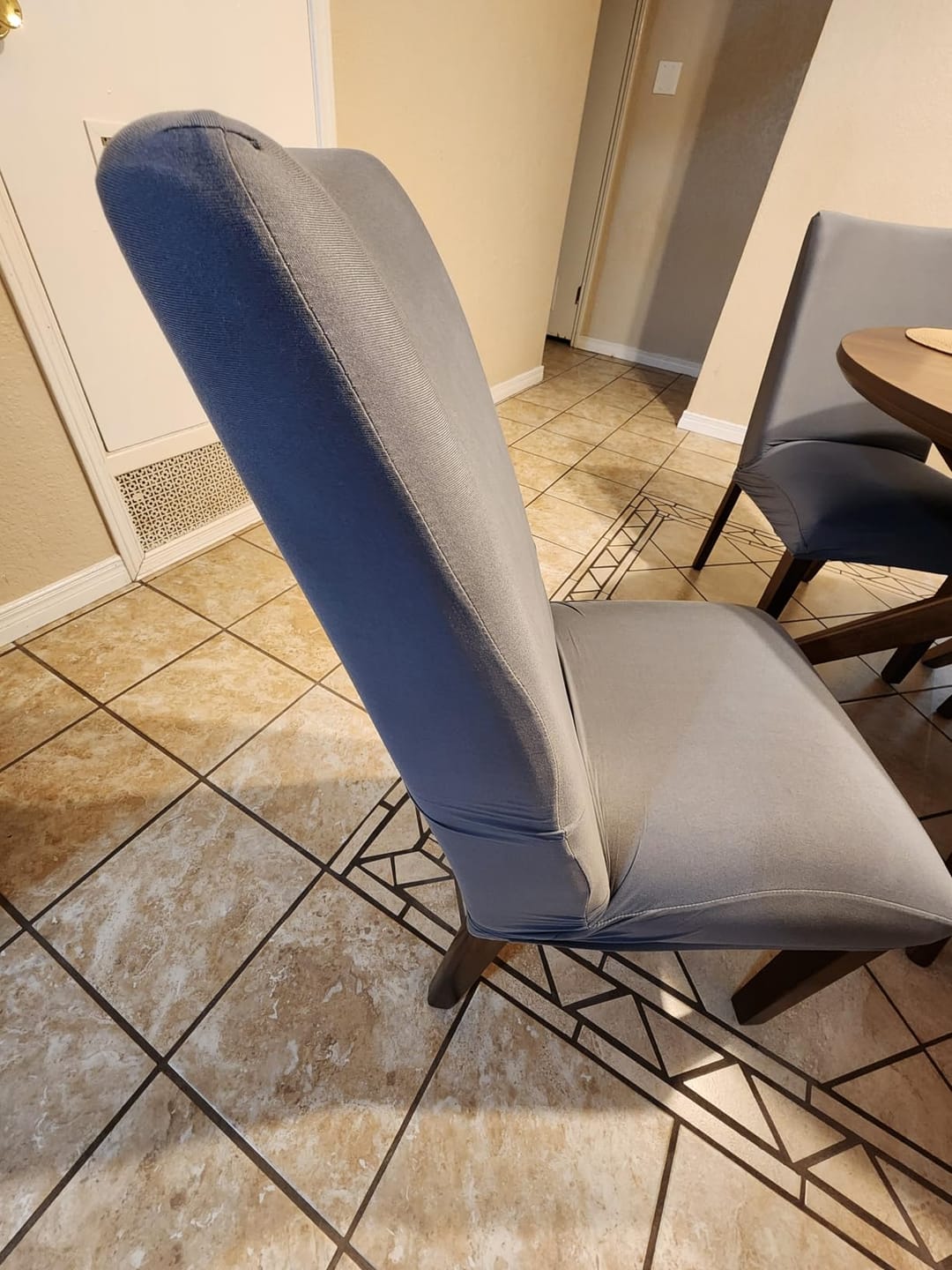 Customer photo review of Neralin - Elastic velvet chair covers