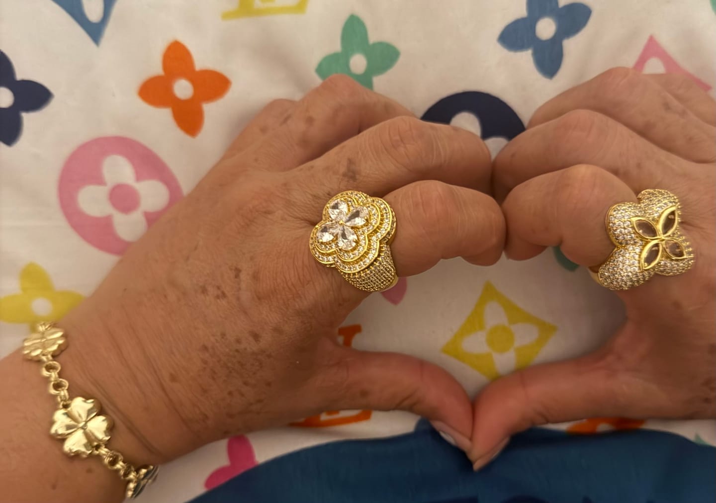 Customer photo review of Anillo que hacen lucir tu mano elegantes Vidrio Real