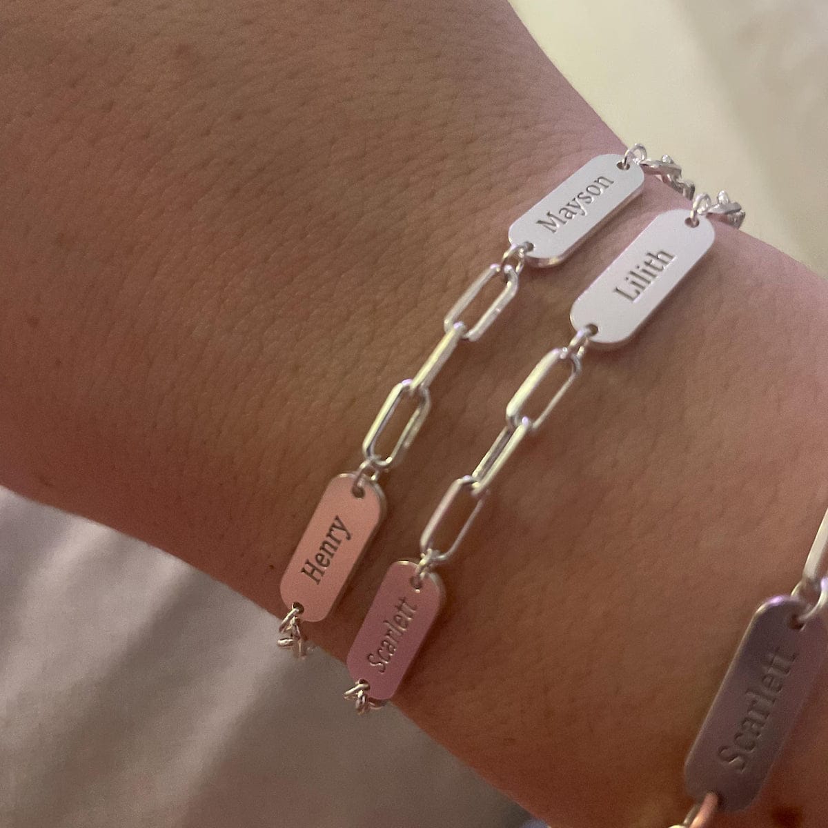 Customer photo review of Braccialetto personalizzato con incisioni