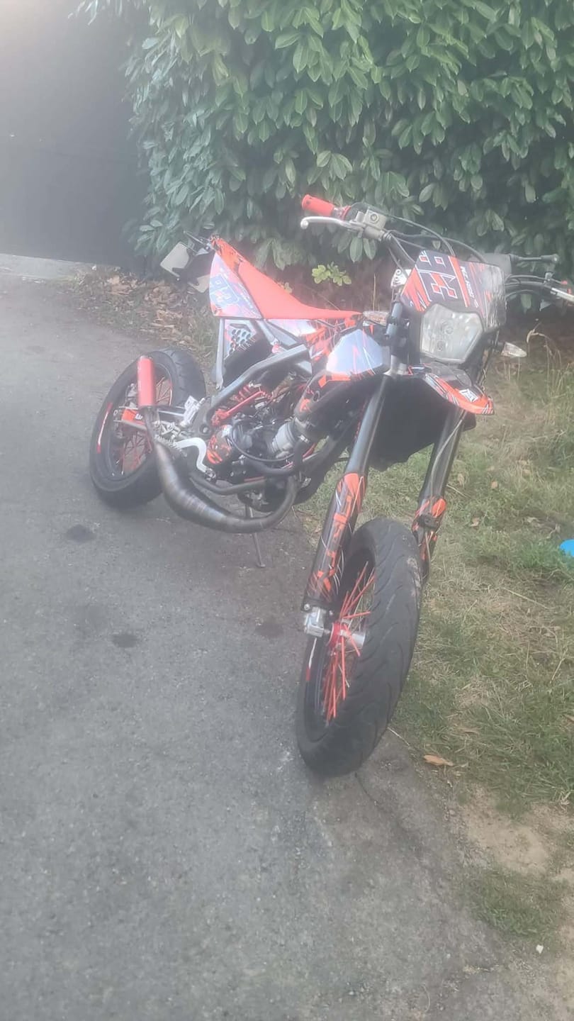 Customer photo review of KIT DECO FIFTY X ALIENARTS ORANGE PERSONNALISABLE