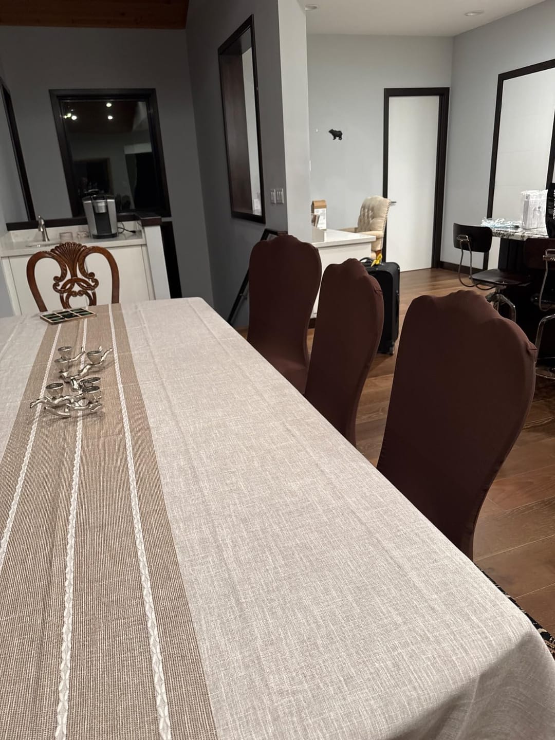 Customer photo review of Neralin - Elastic velvet chair covers