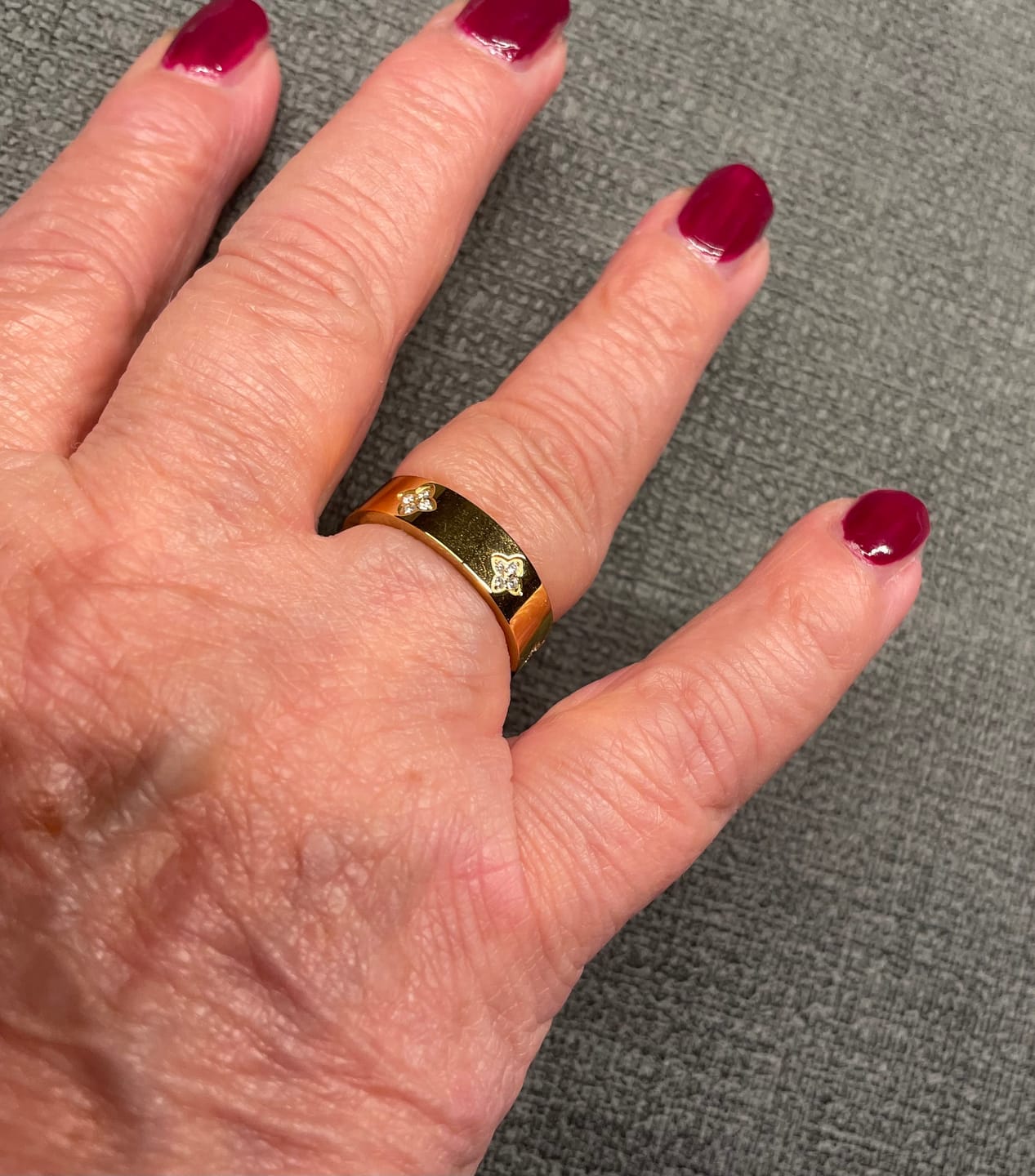 Customer photo review of Clover Stone Ring | 18K vergoldet