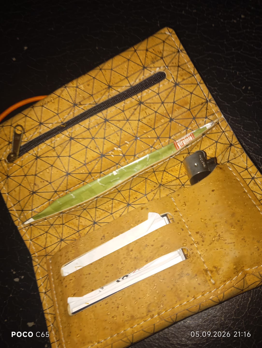 Customer photo review of Kork-Tabaktasche Sintra