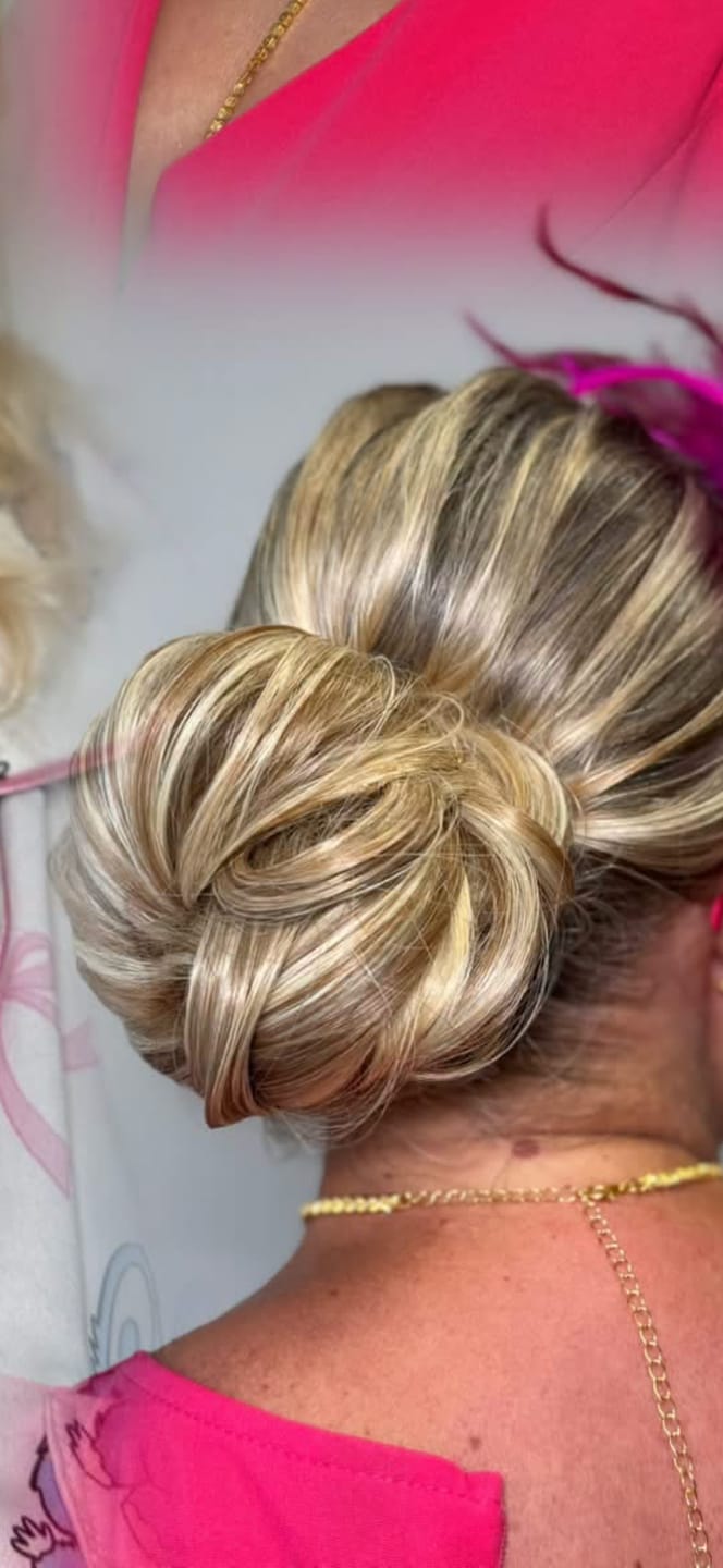 Customer photo review of Stranded Clip-in Mum Bun - Colour #10/613 Camelia
