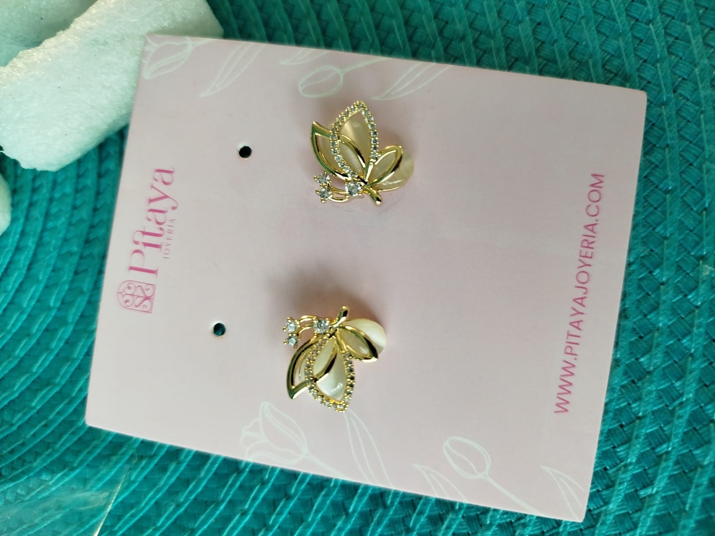 Customer photo review of Aretes Butterfly Gold